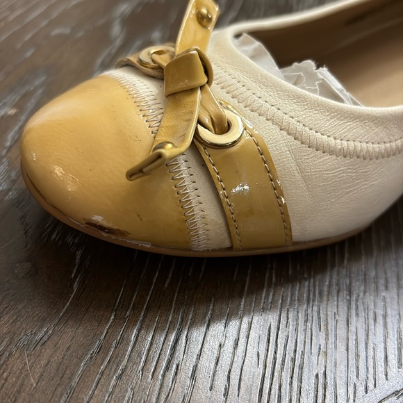 Stuart Weitzman white leather & beige low chunk heel pump flat Size 7.5M - Picture 17 of 17